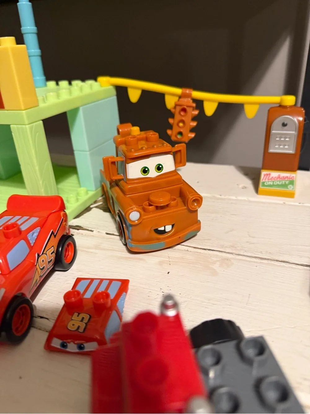 Mega Bloks Disney Pixar CARS Supercharged: Gas Corner (7768) - READ